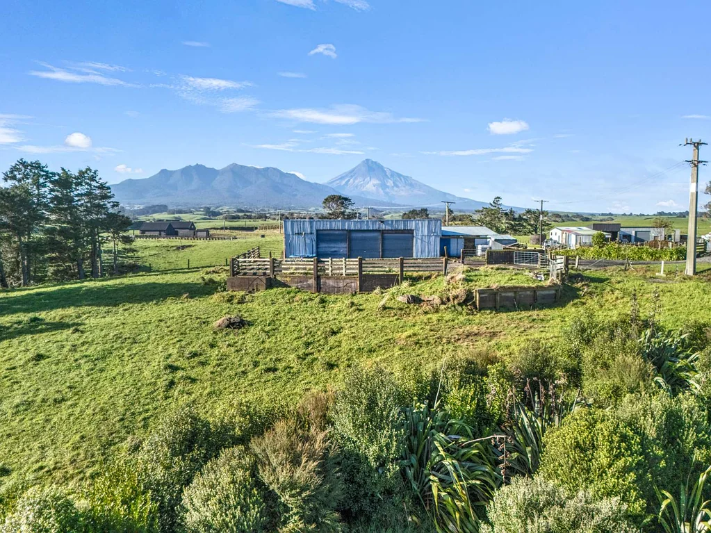 Okato Panoramic Views Blending Coast & Country