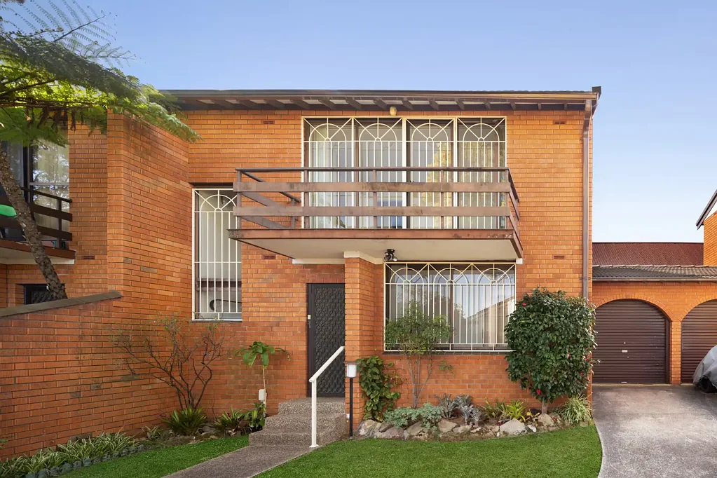 Hurlstone Park 2房 精品小区中的宁静联排别墅 Serene Townhouse In A Boutique Block
