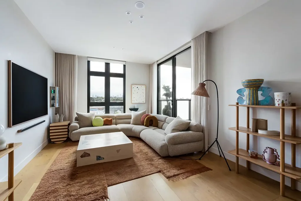 Marrickville 1房 2024新公寓 79㎡ 城市天际线景 设计师厨房 地下停车位 宠物友好 社区便利 Sophisticated 2024 one-bedder in 'Wicks Place'