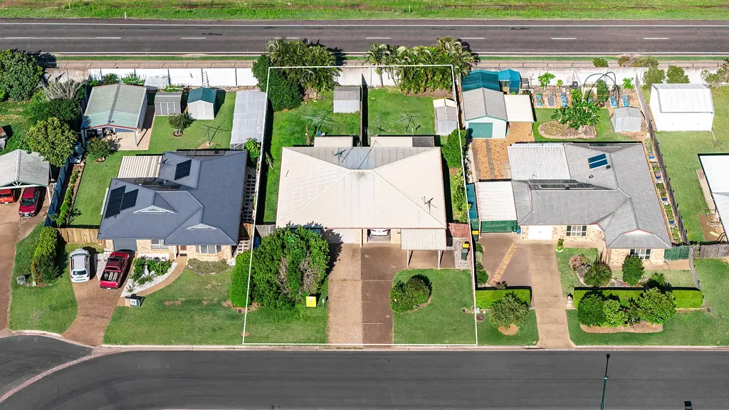 Bundaberg East 4房  CALLING ALL INVESTORS - PRIME DUPLEX OPPORTUNITY IN BUNDABERG EAST!