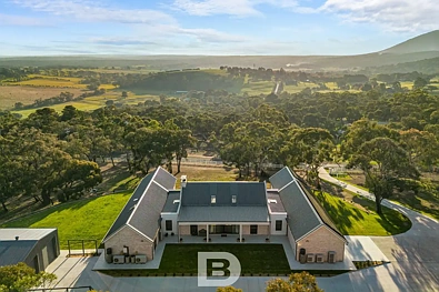 New Gisborne 5房  Modern Country Elegance with Breathtaking Macedon Ranges Views