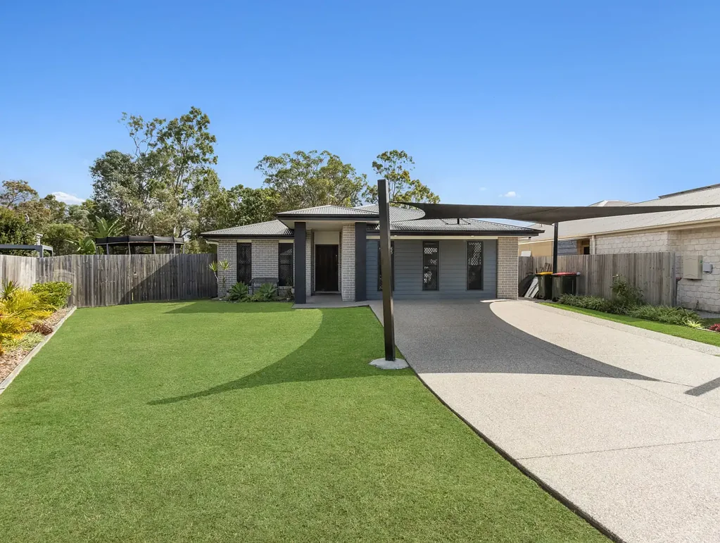 Urangan 5ਬੈੱਡਰੂਮ Move-In Ready with Room for the Whole Family & All the Toys