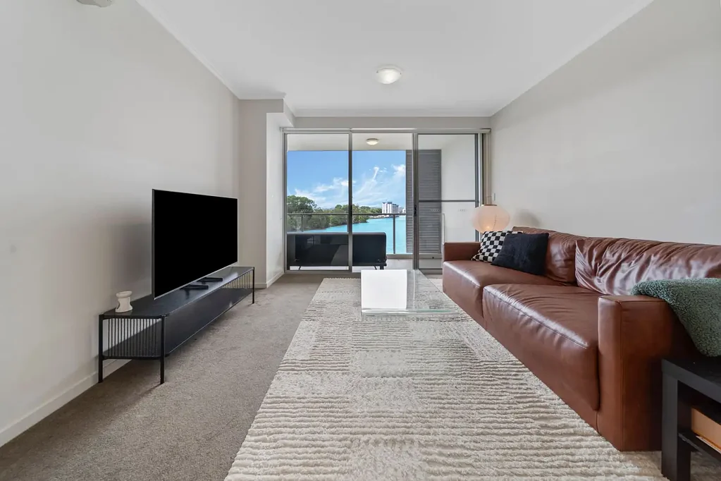 Robina 2房  Waterfront Apartment Living with Lift Access
