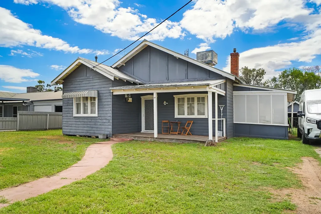 Warren 2Kwarto Charming Character Home - Back on Market!