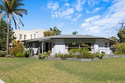 25 Harvey Terrace, Glenelg North