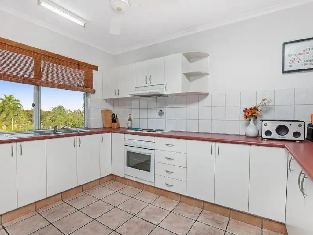 LOCATION, SPACE AND CONVENIENT AND COMPLEX POOL! NO PETS