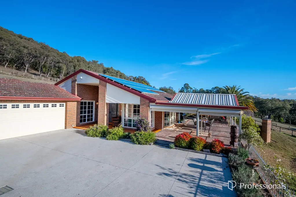 105 Gardenhill Road, Launching Place, VIC 3139