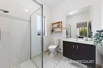 10 STEFAN DR, BERWICK VIC 3806, 3 Kuwarto, 2 Banyo, House