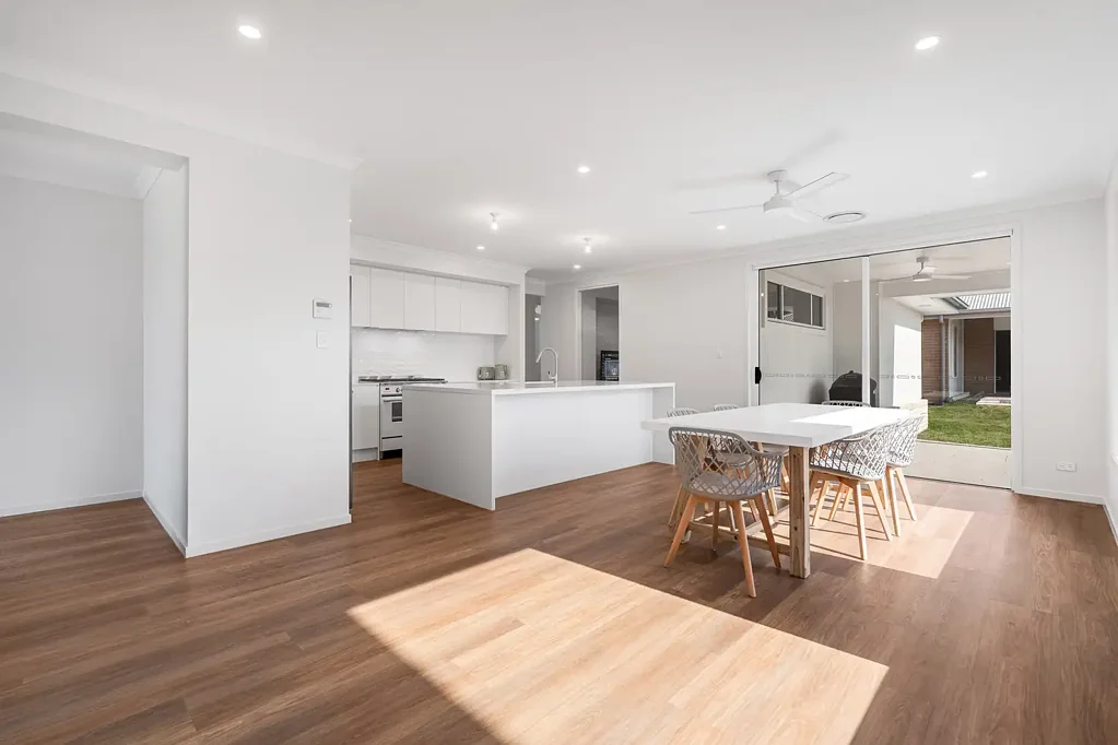 Hemmant 4Kwarto Contemporary Family Living with Premium Upgrades