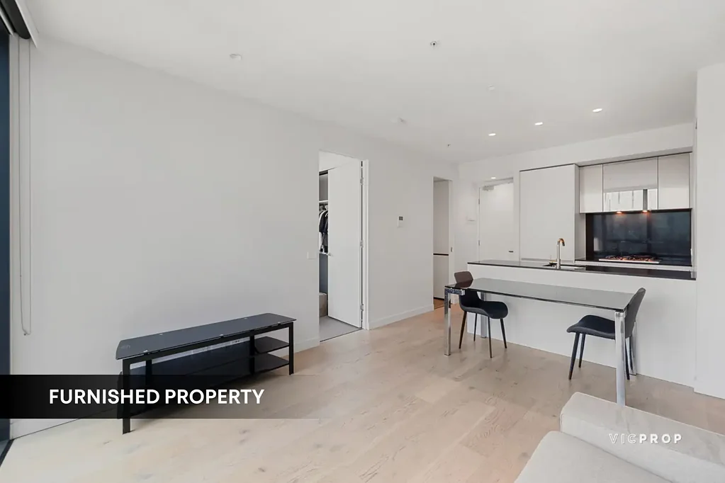 NEXT-LEVEL AURORA RETREAT WITH A SENSATIONAL CITY LIFESTYLE