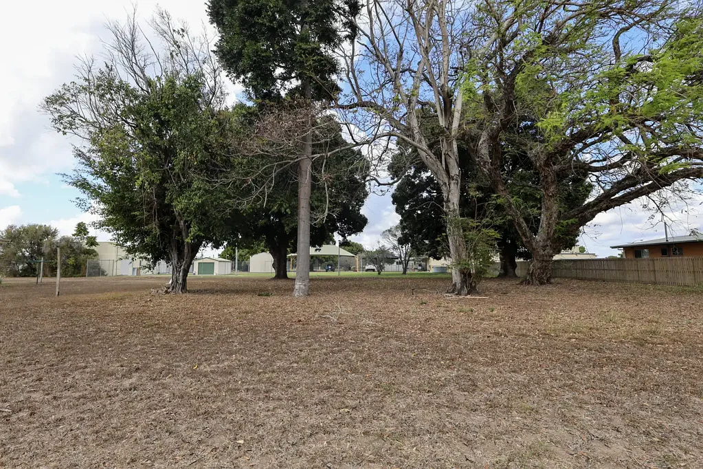 Home Hill Prime Location!