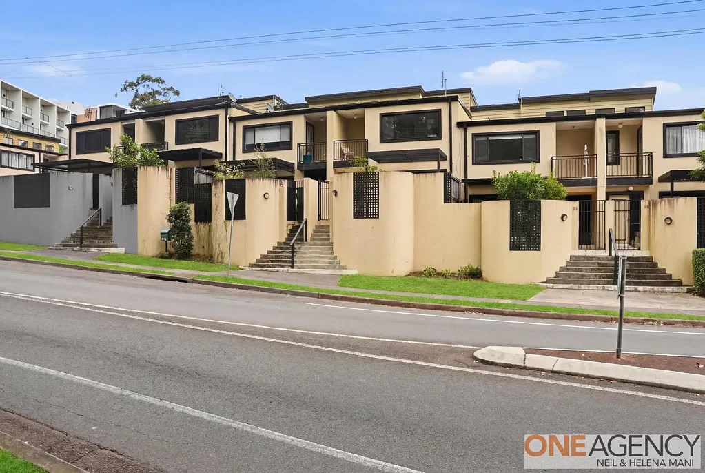 North Gosford 3ห้องนอน Spacious Three-Level Townhouse in Convenient North Gosford Location