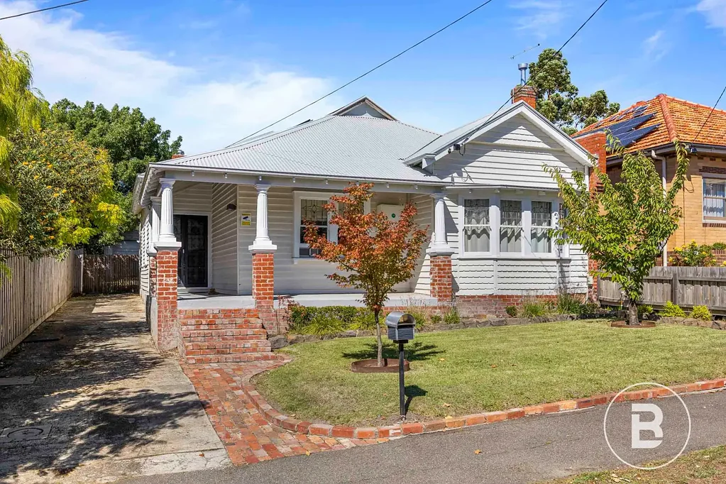 Golden Point 3침실 STUNNING CALIFORNIAN BUNGALOW WITHIN BLUE CHIP CENTRAL LOCATION