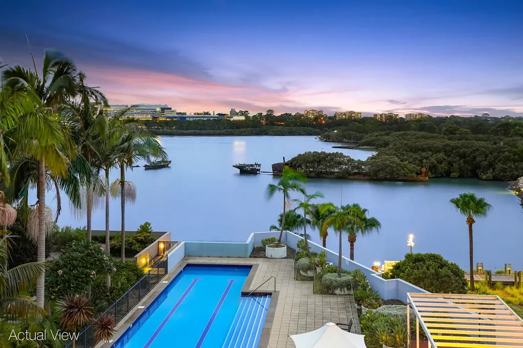 Wentworth Point 2Moenga Impressive, uninterrupted waterviews from your private retreat
