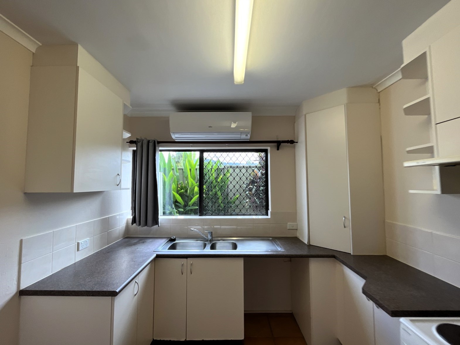 UNIT 7 58 MAZLIN ST, EDGE HILL QLD 4870, 0 Bedrooms, 0 Bathrooms, Townhouse