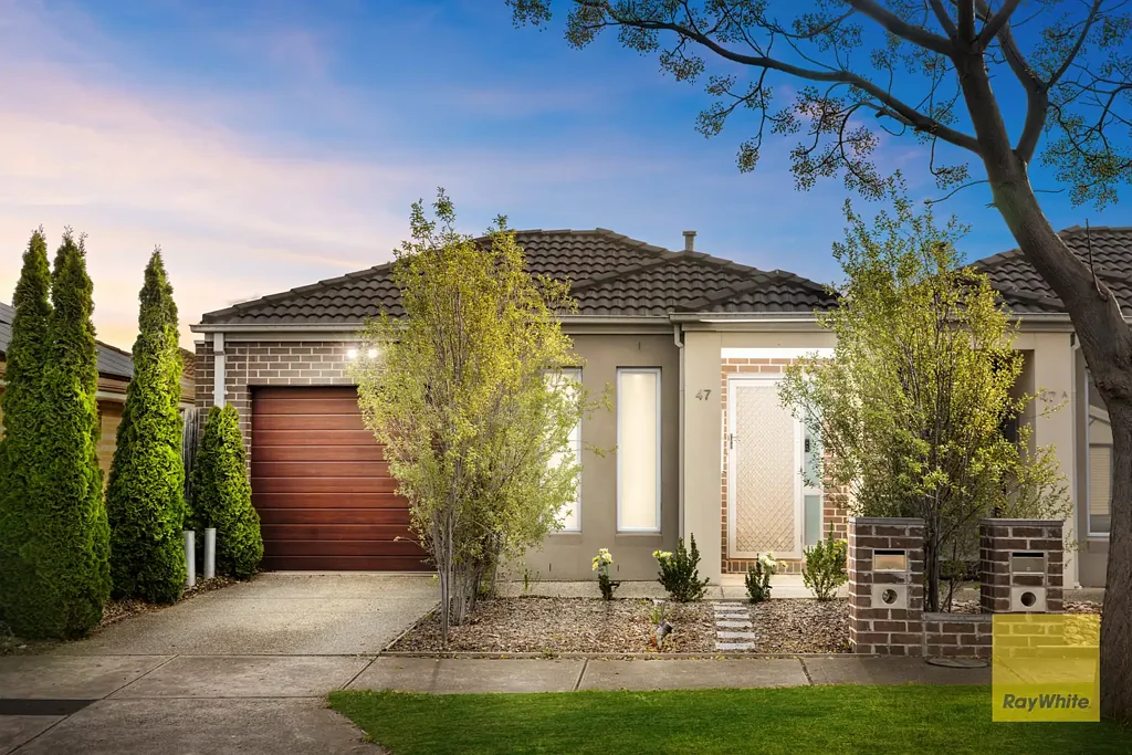 Deer Park 3chambre Modern, Low-Maintenance Living in the Heart of Deer Park