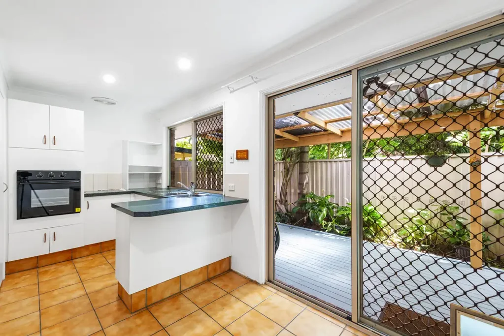 Ashmore 3 Bedroom Charming, Peaceful Villa in Prime Ashmore Location – Rare Opportunity!