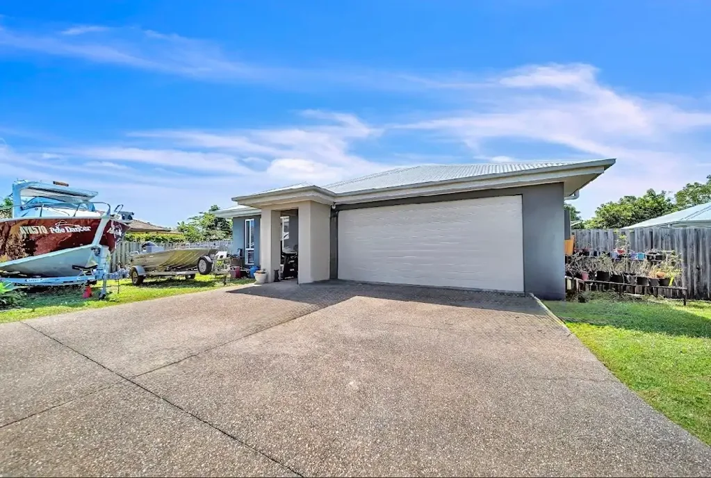 Bowen 4房  Coastal Living Starts Here – Lowset Brick Home in Beautiful Bowen