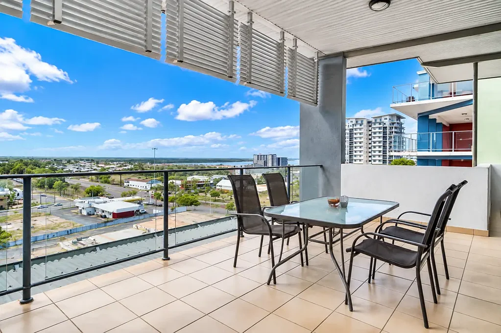PENTHOUSE WITH GREAT VIEWS AND WRAP AROUND BALCONY