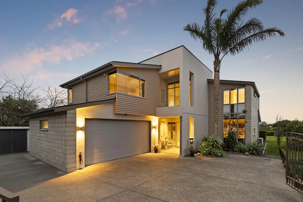 Karaka Harbourside 5 Bedroom Elevated family living in Harbourside