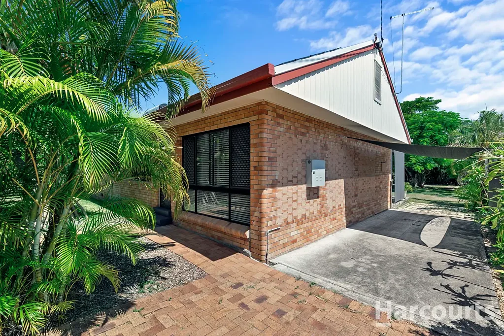 Spacious Modern Living on a Large 2,021m² Block Close to Shops & Beaches