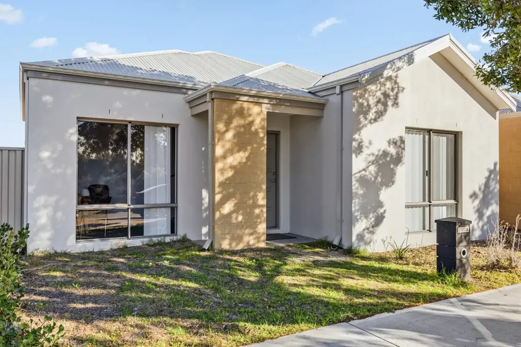 Anketell 4Zimmer Why: Because premium positioning meets executive living in this modern and easy care abode