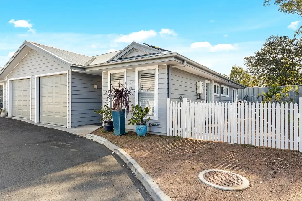 West Nowra 3 Bedroom Luxury Hamptons - Style Villa in West Nowra - A Rare Opportunity