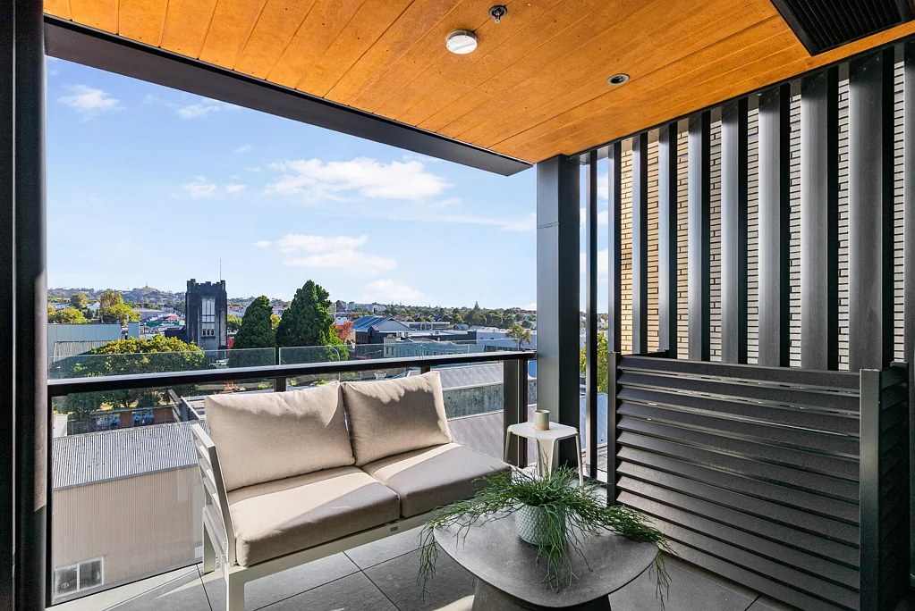 Onehunga 1Moenga APARTMENT + STUDIO - RESERVE $700,000!