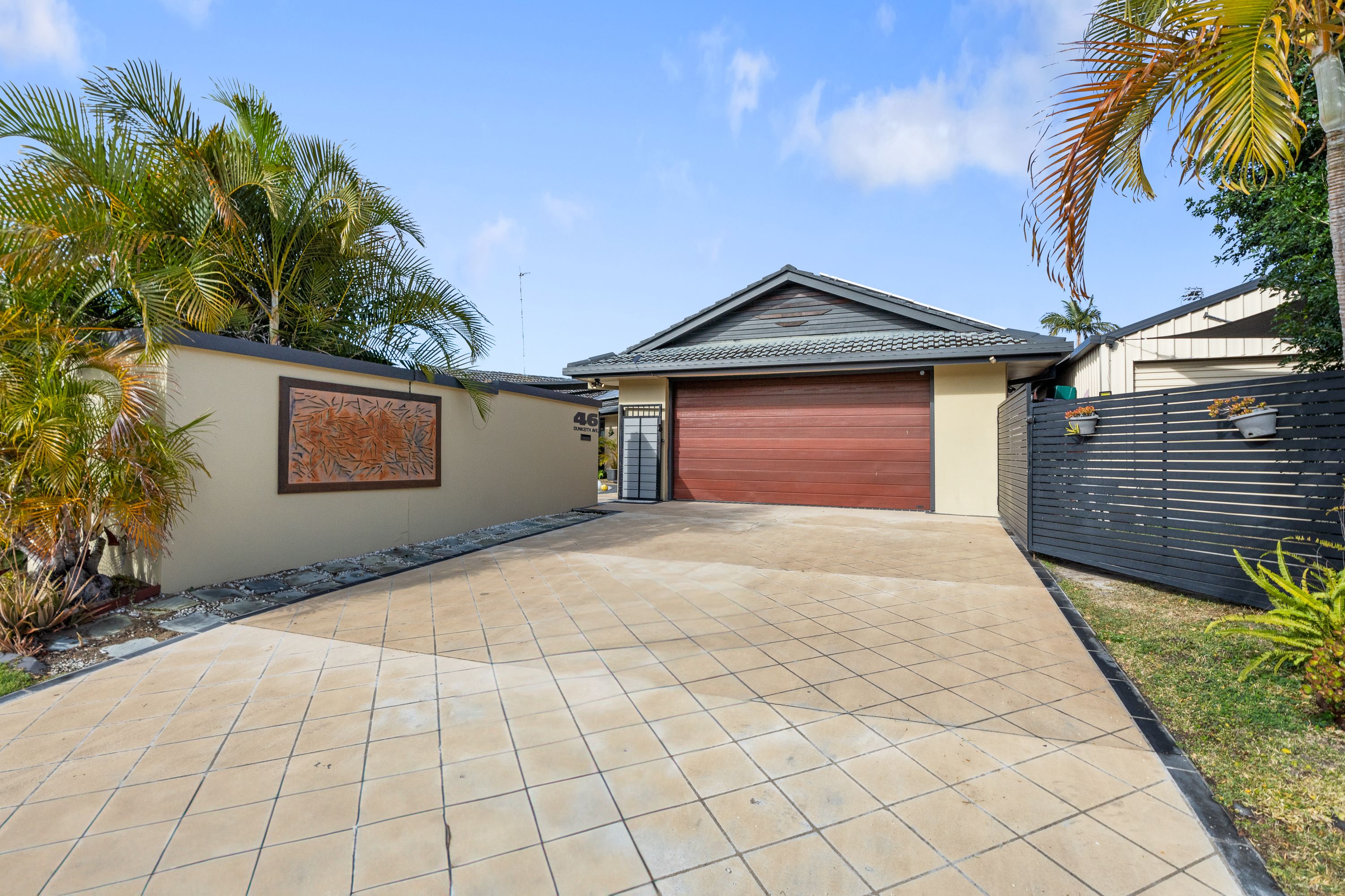 46 DUNKEITH AV, BENOWA QLD 4217, 0 rūma, 0 rūma horoi, House