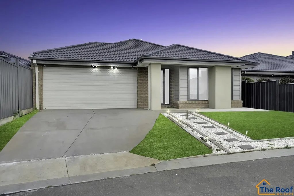 Melton South 4 Bedroom Nest or Invest on Prime location in Weir Views!