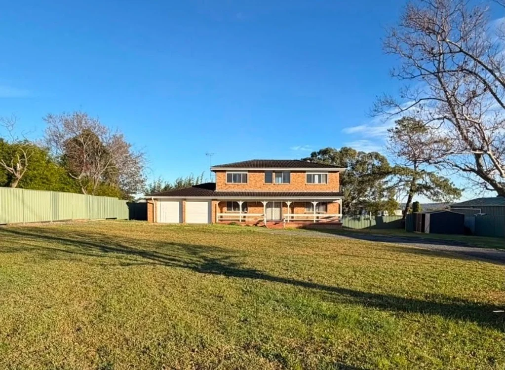 Large 6 Bedroom Family Home Plus Self-Contained Teenagers Retreat