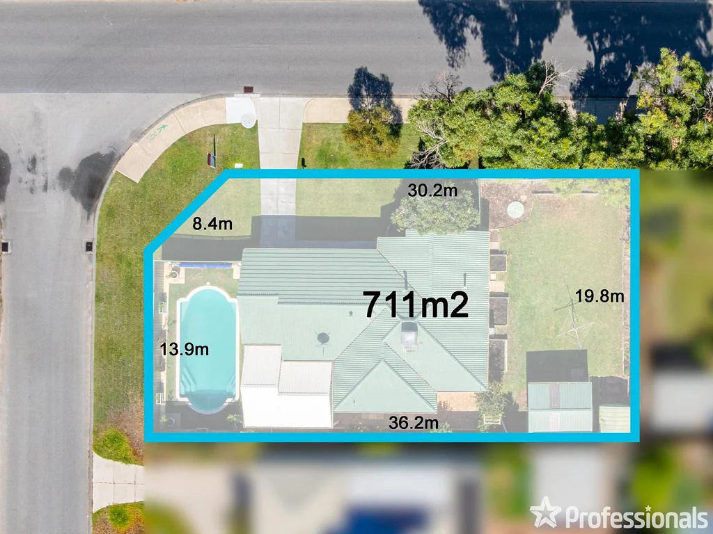 Waikiki 3 Bedroom COASTAL CORNER BLOCK WITH SPARKLING BELOW GROUND POOL