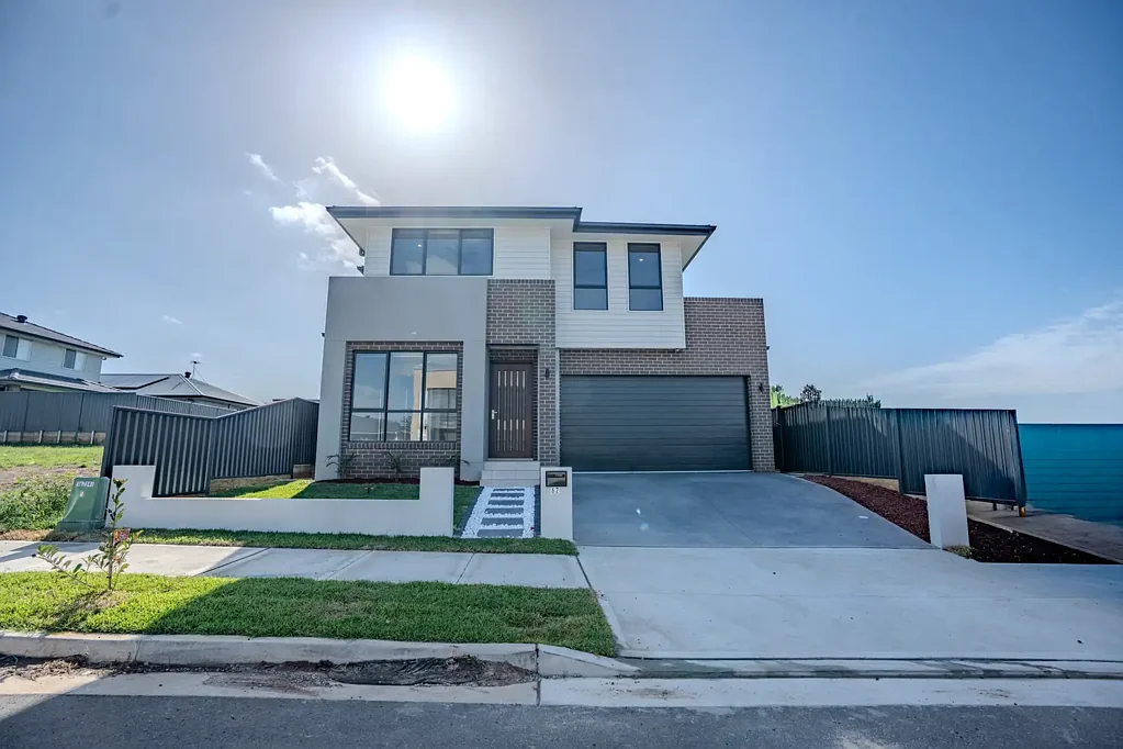 EAST ASPECT BRAND NEW HOME|HUGE BACKYARD|SOLAR PANELS