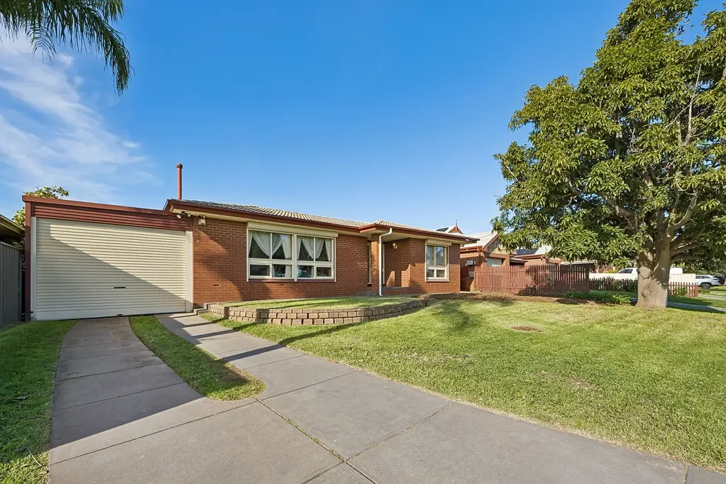 Morphett Vale 4部屋 Family Home on 610m² Allotment with Future Development Potential (STCC)