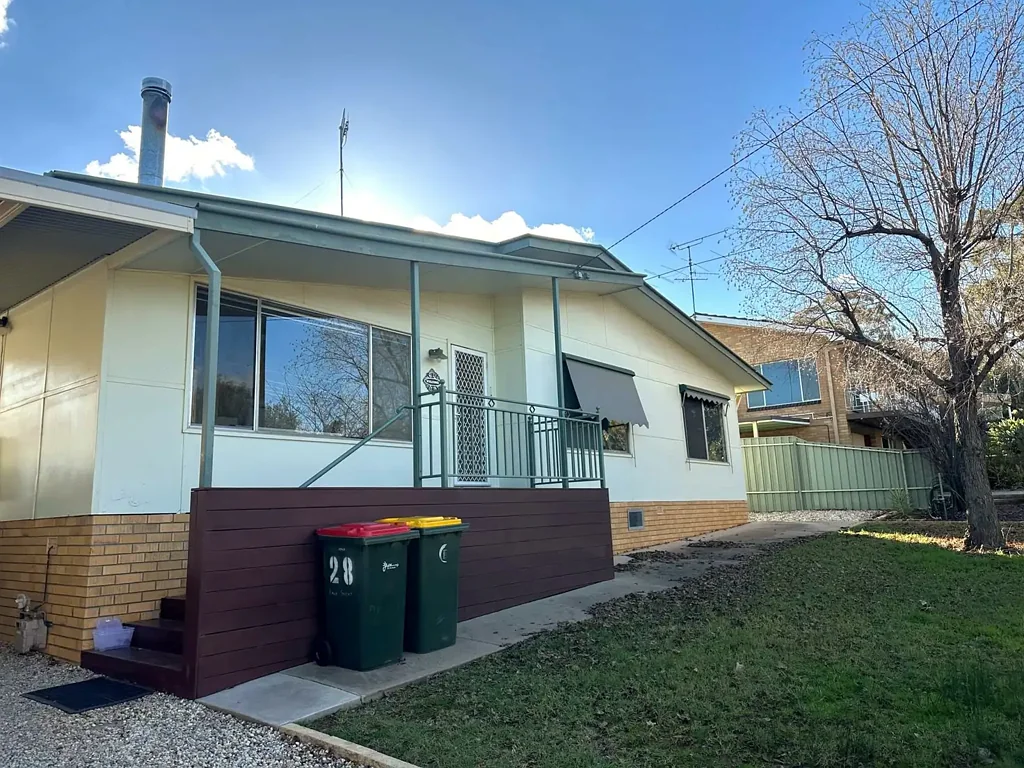 28 HART STREET FULLY FURNISHED