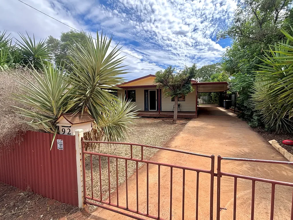 Large Shed with rear Lane Access