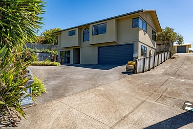 Moturoa 4房  Price reduced! Sunny, private and priced to sell