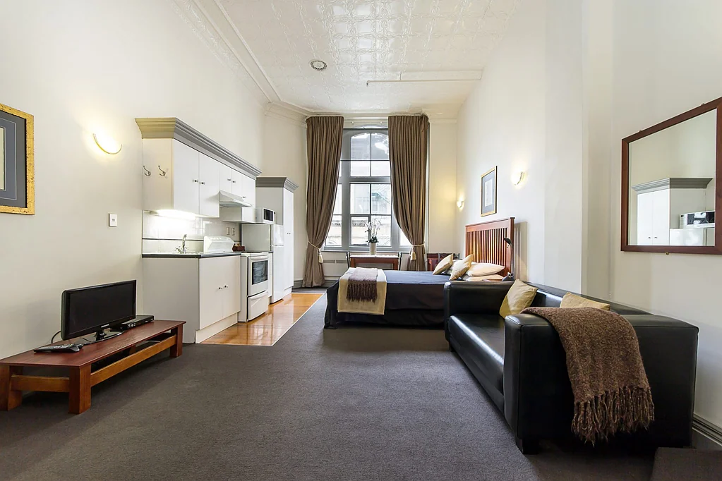 FURNISHED CHARACTER STUDIO IN THE HEART OF AUCKLAND CBD - WATER & WIFI INCLUDED