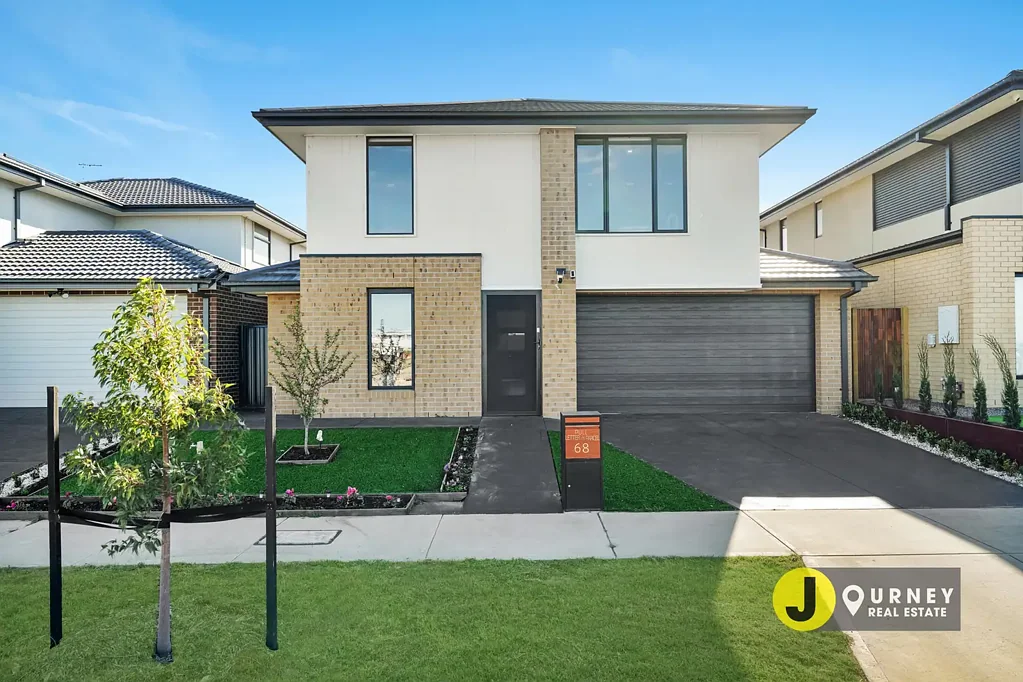STYLISH DOUBLE STORY 5 BEDROOM WITH TWO MASTER BEDROOMS!