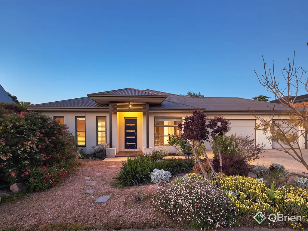 6 Charlwood Court, Drouin, VIC 3818