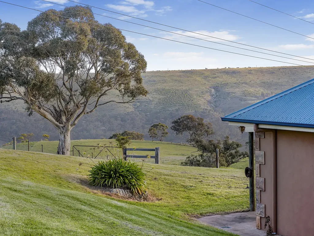 Pentland Hills "Skyline" - A farm with 2 homes & skyline view of Melbourne