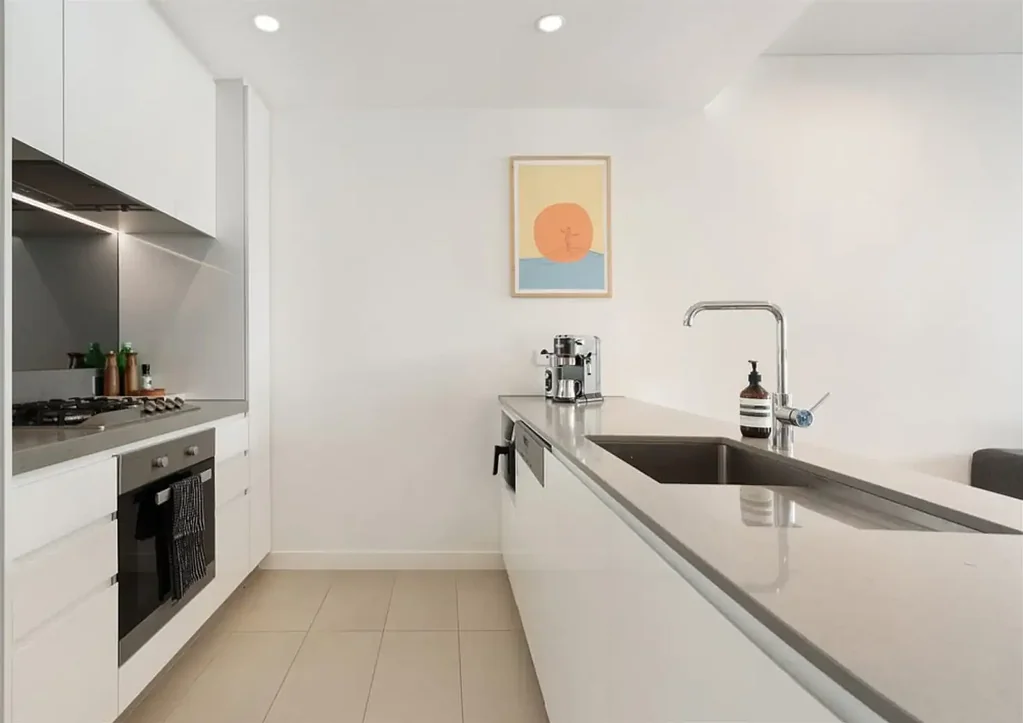 Modern One Bedroom plus Large Study Room in the Heart of North Sydney