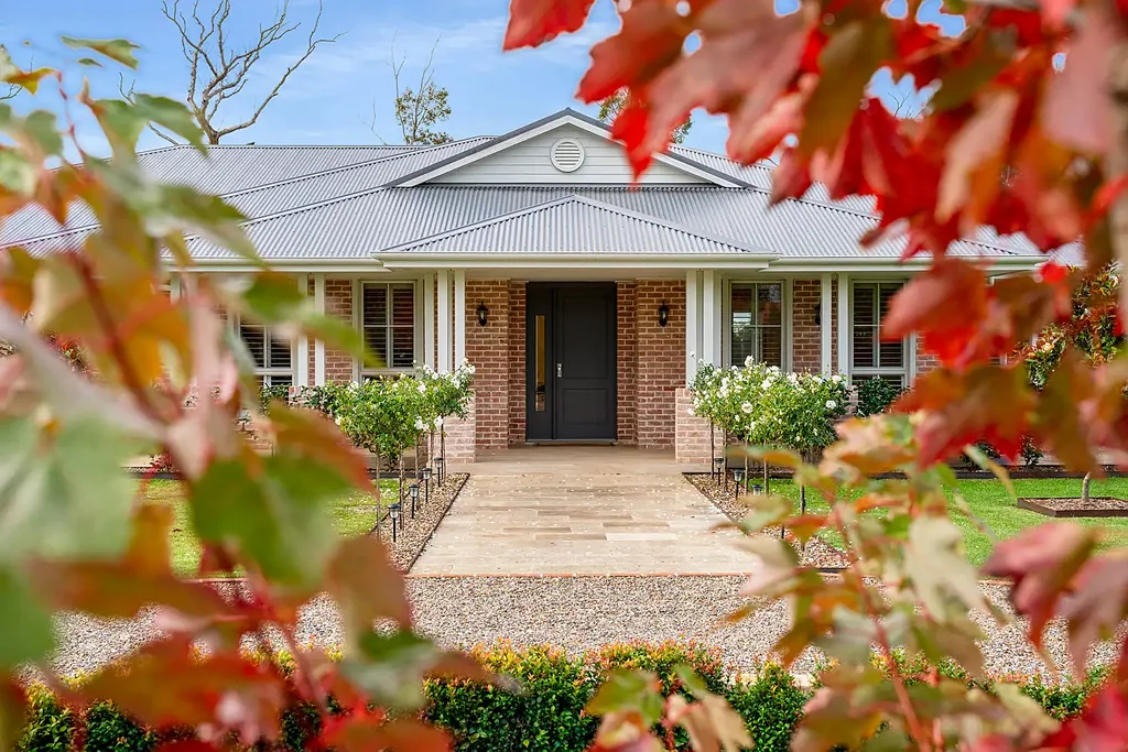 Balmoral Village 5Moenga Modern family living and relaxed country charm!