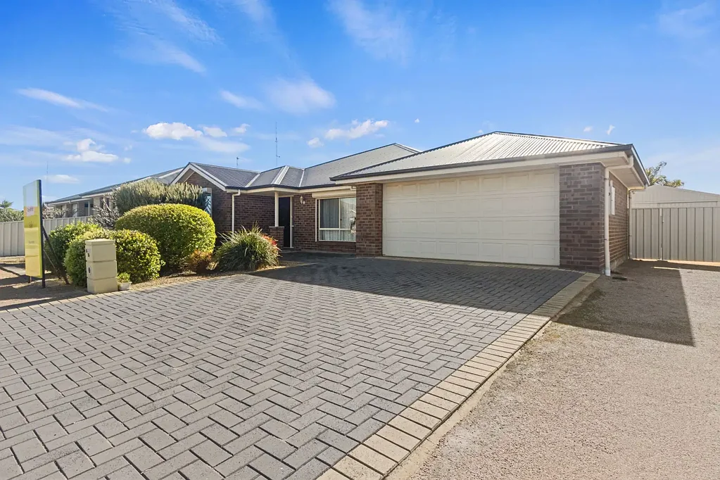 Wallaroo 4 Bedroom Immaculate 4-Bedroom Home with Shed, Solar & Theatre Room