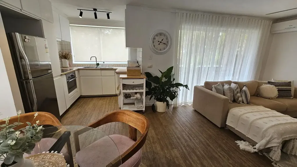Modern & Stylish, Fabulous Location - Unfurnished OR Partly Furnished