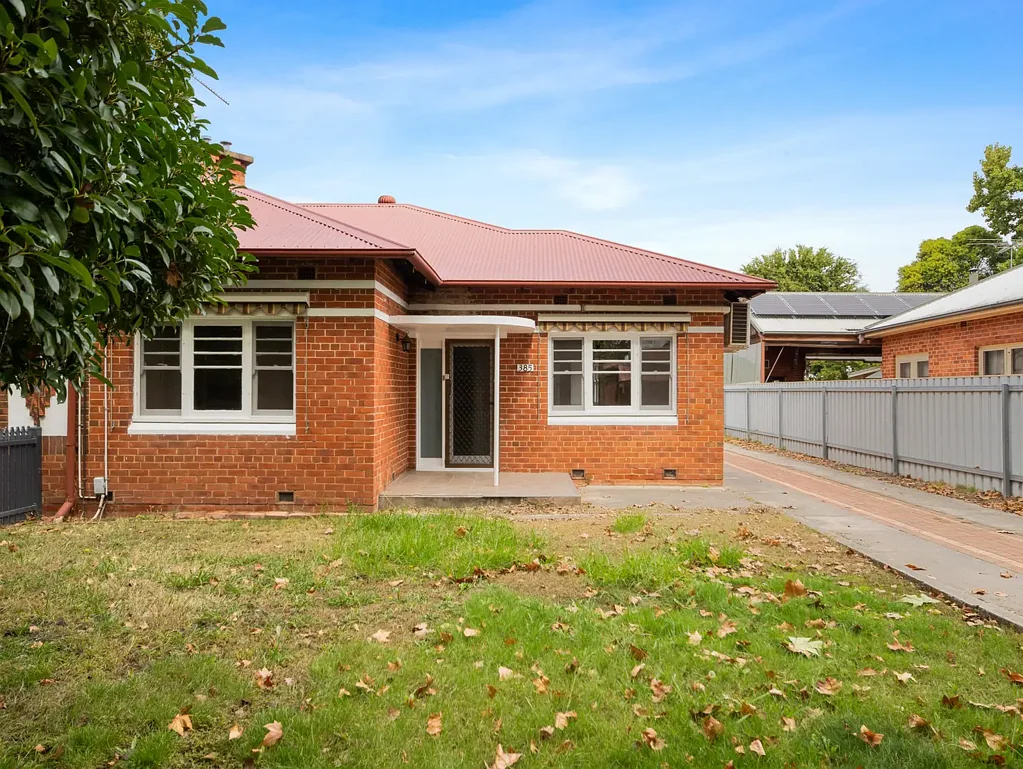 Spacious 3-Bedroom Townhouse in Convenient North Albury Location