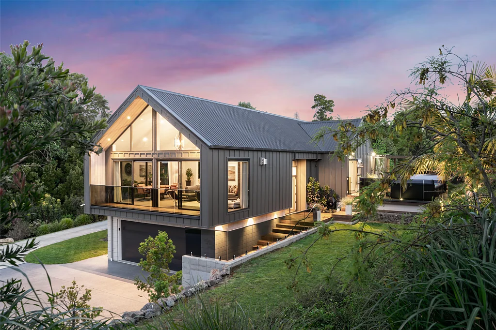 Thames Lifestyle luxury with coastal views