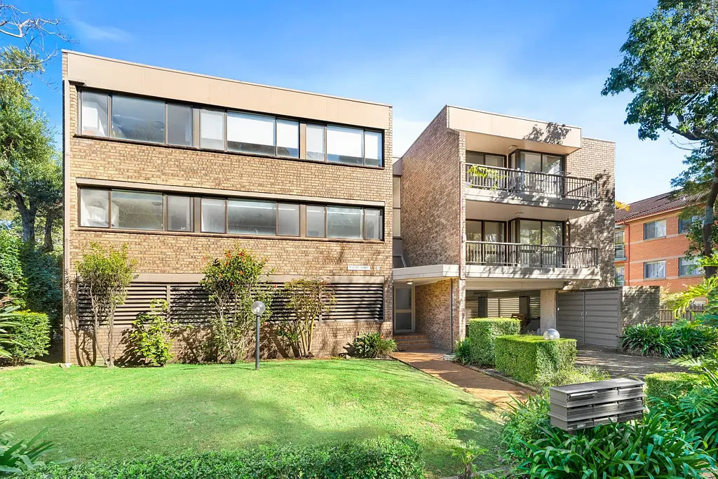 Chatswood 2Kwarto Renovated North-Facing Retreat with Spacious Indoor-Outdoor Living