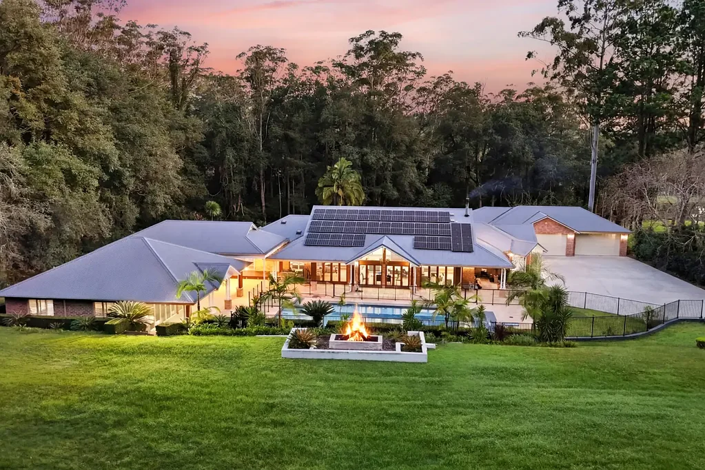 Erina Heights 6部屋 Private 2.7 Acre Estate with Pool, Poolhouse and Six Car Garaging