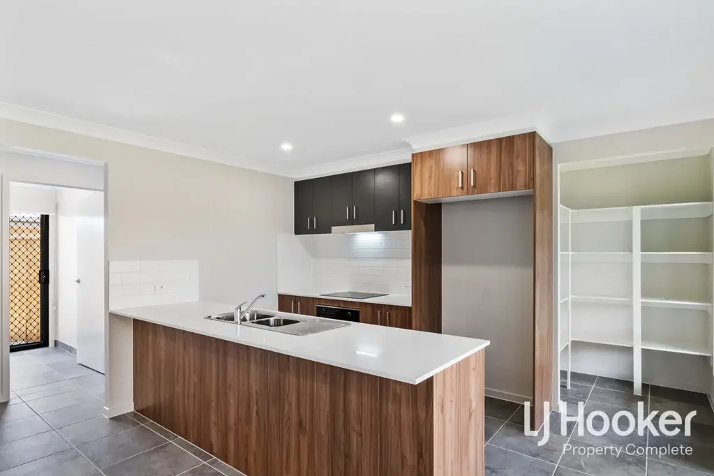 Modern Family Living in Yarrabilba